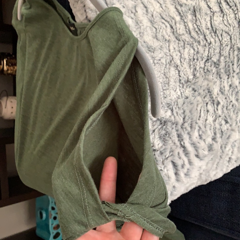 Open armed twist detail T-shirt - Picture 5 of 6